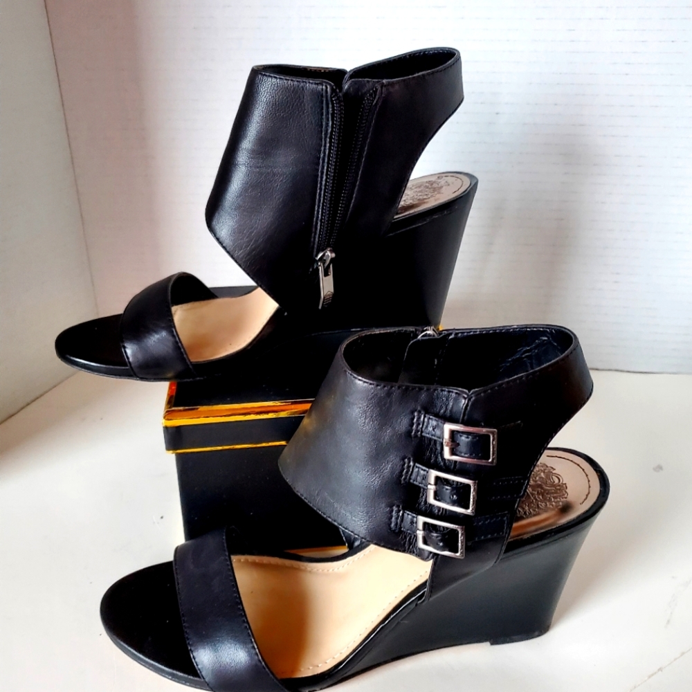 Vince Camuto Black Leather Wedge Sandals Size 8